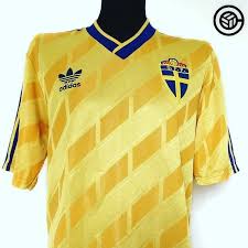 Wie schon 2016 nehmen 24 nationalmannschaften an der endrunde teil. 1990 Sweden Shirt L Cultfootball Link In Bio Search Sweden Camisa Retro Retro Camisa