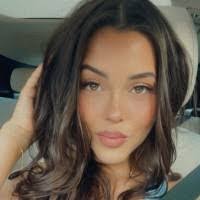 Sara Holderfield's Instagram, Twitter & Facebook