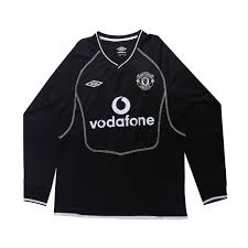Browse the best man utd shirts, hoodies, manchester united scarves and more at our manchester united pro shop. 00 01 Manchester United Goalkeeper Black Long Sleeve Retro Jerseys Shirt Cheap Soccer Jerseys Shop Minejerseys Com Cn