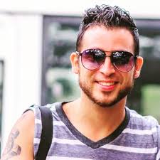 Moises León Colacci (@colaccimusic)