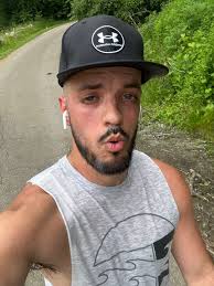 😩✋🏻Help! Numb Hands!🤚🏻😩 I'm into my second year of running (doing my  first 1/2 marathon this Spring). I've noticed when I do long runs my hands  go numb (it was really bad