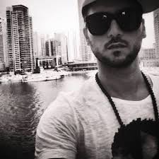 میـــدونم فـــنام بهـــم از اون عقـــبا وصــــلن ♥ عقـــــب نمــی شیــــنم  ابــــــدا اصــــلــــن ♥ مبــــادا ســــردشـــــــم از خـــانه تا گـــــور  ♥ E,M PaYdar