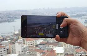 Biasanya foto yang dipajang adalah foto saat kamu meraih prestasi, foto bersama pasangan, dan foto bersama keluarga. 9 Cara Memotret Yang Bagus Hanya Bermodalkan Hp Android Gizmologi