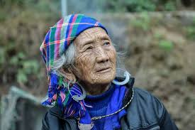 Bonsoir, Je compte louer un scooter à Saigon et je me demandais s'il était  suffisant de faire traduire mon permis 125 français ou si j'ai aussi besoin  d'un permis international pour être