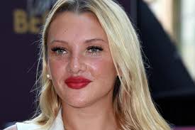 Do you like this video? Evelyn Burdecki Verlor Ihren Bruder An Krebs Gala De