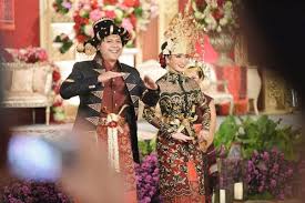 Pemberkatan adat batak toba pengantin gondrong. Menikah Dengan Adat Sumatera Inilah 9 Ragam Baju Adat Sumatera Yang Wajib Kamu Tahu 2020
