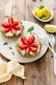 Tartelette Sans Cuisson Aux Fraises Basilic Et Yaourt Brasse Chevre Recette De Tartelette Mini Tarte Fraise Basilic