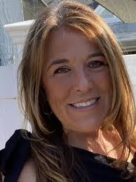 Janine Castro's Instagram, Twitter & Facebook