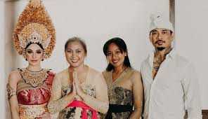 Sewot, ia malah menyindir seleb ibu kota yang berorientasi uang dan penuh. Foto Sosok Nora Alexandra Model Seksi Calon Istri Jerinx Sid Showbiz Liputan6 Com