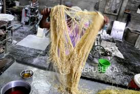 Pabrik mie basah digerebeg polisi | metro puncak news / karpet mie menjadi solusi dan pilihan terbaik untuk karpet maupun digunakan sebagai keset. Mengintip Pabrik Mi Yang Legendaris Di Yogyakarta Republika Online