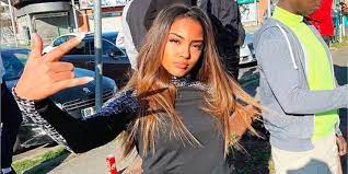 Bio wejdene.bk wejdenepro@gmail.com anissa single d'or & platine location paris, france tweets 90. Wejdene Helped By Stephane Plaza To Find An Apartment Inspired Traveler Latest News