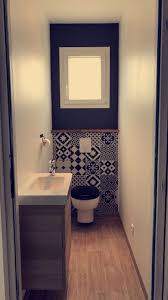 комната для разнополых детей с большой разницей в возрасте Wc With Cement Tiles Mit Kreislaufen Zimt Mit Kreislaufen Radern Toilettenideen Small Toilet Room Toilet Design Bathroom Design Small