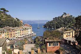 Se amate sia il mare sia la montagna, se adorate acquistare le firme italiane potrete comprare sicuramente la vostra casa ideale in liguria, a portofino, a genova o a santa margherita ligure. Case Ville In Vendita In Liguria Fronte Mare Sotheby S Realty
