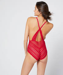 • body • décolleté plongeant • laçage • tout dentelle • fermeture à boutons pression. Pin On Brasil
