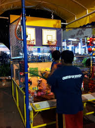 Sm mall of asia, also abbreviated as sm moa or simply moa, is a large shopping mall in bay city, pasay, philippines, near the sm central business park, the manila bay, and the southern end of epifanio de los santos avenue (edsa). Nada Para Vestir Carnival Pinoy Style Marikina Riverbanks