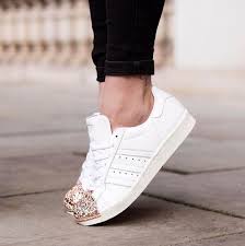 Schwarz mit goldener schriftnur 2x getragengrösse 38 us 7 muss abgeholt werden oder porto für postversand muss übernommen. Adidas Sneaker Goldene Streifen 6934ba