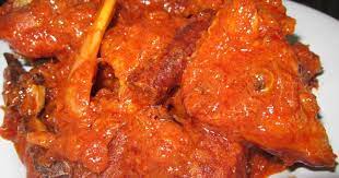 Ayam Masak Merah Bahan Bahannya 1 Ekor Ayam Digaul Garam Dan Kunyit Digoreng Hingga Masak 6 Sudu Makan Cili Kering Kisar 5 Sudu M Ayam Makanan Kunyit