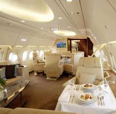 This Could Be An Ideal Set Up For Eating But Also Just Chatting And Playing Cards Games Interieur Du Jet Prive Jets Prives De Luxe Jet Prive