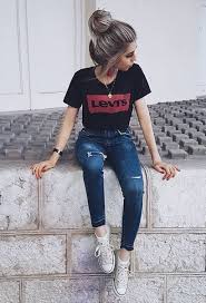 Calça Jeans Com Moletom Do Lado Como Ser Cool Usando Calca Jeans Looks Tumblr Feminino Looks Com Camisetas Looks Casuais Femininos