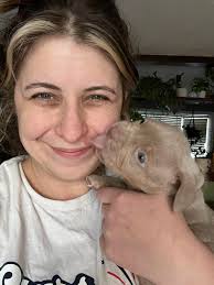 I wanna see pup kisses!! 🥰💋