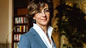 A 63 anni dalla sua istituzione, la corte costituzionale è per la prima volta guidata da una donna, marta cartabia, dal 2014 vice presidente della consulta. Coronavirus La Presidente Della Corte Costituzionale Marta Cartabia E Positiva Al Covid 19