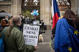 A miniszter szerint már kifejeztük szolidaritásunkat csehország felé, egyéb lépést nem tervez a cseh diplomaták kiutasítása miatt. Telex Szolidaritasbol Az Orosz Hirszerzok Kiutasitasara Keri Csehorszag A Szovetsegeseit