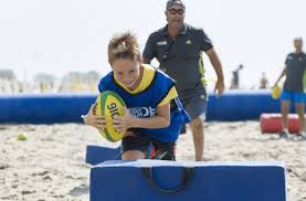 La marque au triangle a en effet habillé le xv de france pendant neuf années avec de grands succès comme notamment les grands chelems de 1977 et 1981. Beach Rugby Tour 2016 5eme Etape A Argeles Sur Mer Le Journal Catalan