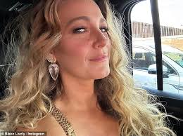 Ryan Reynolds hugs wife Blake Lively