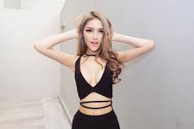 She is noted to be the daughter of the fugitive lawyer david rasif. Dj Jade Rasif Sg Nocturnal