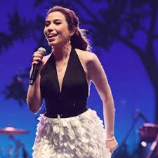 Burcu güneş'in konserlerinde ve tv programlarında yaptığı canlı performansları bu listede! Burcu Gunes Konseri Etkinlik Havuzu