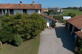 Casa indipendente in vendita in Via Palanchina s.n.c, Oleggio — idealista,  N.1 in Italia