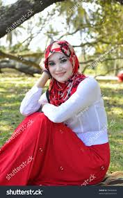You swipe right if you're interested in a person, and left if not. Muslim Girl Muslim Girls Arabian Beauty Women Girl