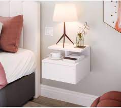 Idéal pour apporter une touche de modernité dans votre chambre à coucher, mais aussi gagner de fabuleuse solution pour le manque de table de chevet. Chevet Suspendu Avec Tiroir Lanash Blanc Table De Chevet But