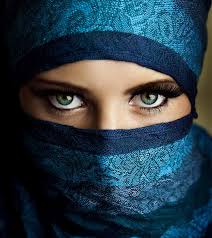 Perfectly done arabic make up could make you stand above the crowd in the party. How To Apply Arabic Eye Makeup Stepwise Tutorial With Pictures