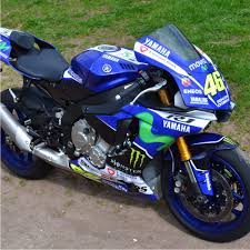 The r1t had been scheduled for launch in early 2020 and the r1s a year after that, but the pandemic crisis saw both postponed for summer 2021. Motorradaufkleber Bikedekore Wheelskinzz Yamaha R1 Rn32 Movistar