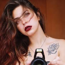 Mayra Conde's Instagram, Twitter & Facebook