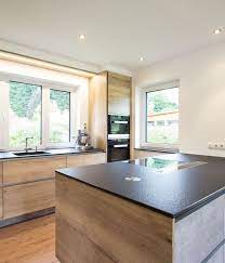 cocina de aspecto concreto con mucho espacio de almacenamiento cocina de apartamento cocina de aspe ikea kitchen design kitchen interior kitchen island plans