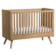Ce berceau en 100% bambou naturel et recouvert d'un vernis mat à base d'eau offre un léger mouvement de bercement, pour permettre à votre bébé de dormir paisiblement. Vox Meubles Lit Bebe Evolutif Vintage Chene 70 X 140 Cm Lit Bebe Vox Meubles Sur L Armoire De Bebe