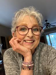 Good Thursday morning, friends.. I have a special Throwback Thursday:  Arizona Edition for you today! Before I started working for ABC 13 wayyyy  back in 2005, I was a morning anchor and