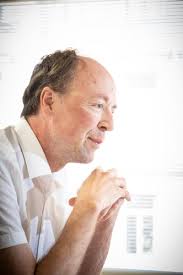Mäkinen would like to say that concern for problems of culture, religion and societal clashes is a smoke screen for the loathing of lazy, work stealing negroes. Uskonnoton Jussi Halla Aho Ei Pida Jumalan Olemassaolon Pohtimista Jarkevana Mutta Arvostaa Kristillista Pasifismia Ja Lukee Lapsilleen Iltarukouksen Kirkko Ja Kaupunki