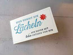 Dann noch zusätzliche stickmuster mit dem stamp'n'write marker in espresso aufgemalt, ein paar mattierte blüten aufgeklebt und fertig ist die. Lacheln Aus Papier Stempeldichbunt