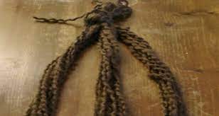 Grab a hair straightener and get to work! How To Braid Your Pubes Into A Festive Christmas Wreath