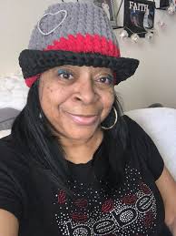 How to keep a wide-brimmed hat