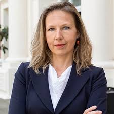 This fall, Creighton Law welcomed 3 amazing faculty members: 🔍 Dagmar  Myslinksa, JD, PhD: Our associate professor for academic success, bringing  a wealth of experience from Columbia Law, Fordham Law, and Temple