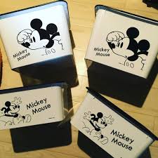 公式グッズにも劣らない ダイソーディズニー グッズを5つピックアップしました パークでは手に入らない商品ばかりです ぜひチェックしてみてください スクエア ボックス ダイソー ディズニー グッズ
