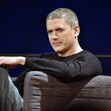 Wentworth earl miller iii was born june 2, 1972 in chipping norton, oxfordshire, england, to american parents, joy marie (palm), a special education teacher, and wentworth earl miller ii, a. Prison Break Wentworth Miller Sein Outing Hat Sein Leben Gerettet