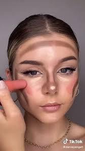 Face contouring makeup