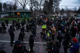 Minnesota's governor has set a curfew from 7 p.m. Qsvinw Gi8gmcm