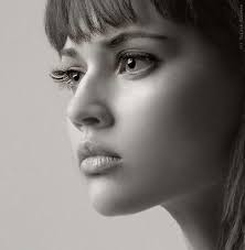 Black And White Pictures Of Women S Faces With Value I Really Love This Pic Blackandwhitewomenportrait Face Photography Black And White Face Black And White Portraits