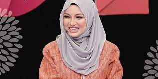 Neelofa perluas pasaran tudung jenamanya di eropah. Neelofa Rancang Buka Kedai Tudung Di New York